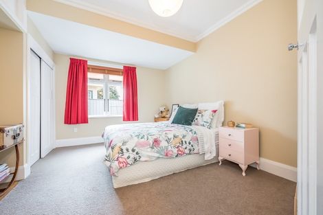 Photo of property in 1 Saint Ronans Avenue, Waterloo, Lower Hutt, 5011