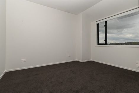 Photo of property in 13/1 Fruitvale Road, New Lynn, Auckland, 0600