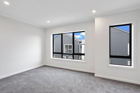 Photo of property in 4/35 Marine Parade, Hobsonville, Auckland, 0616