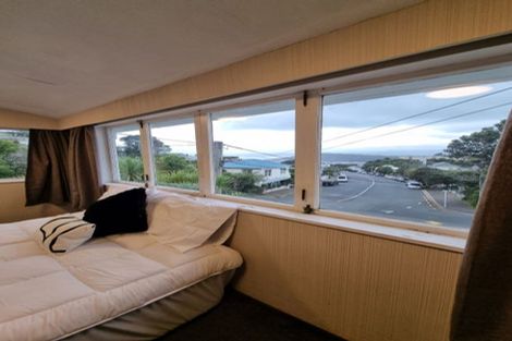 Photo of property in 2 Sugarloaf Road, Brooklyn, Wellington, 6021
