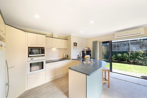 Photo of property in 4 Russett Grove, Henderson, Auckland, 0612