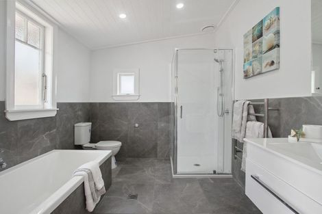 Photo of property in 32 Mellsop Avenue, Waiuku, 2123