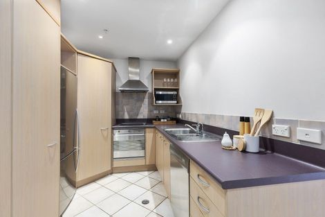 Photo of property in 4e/5 Kent Terrace, Mount Victoria, Wellington, 6011