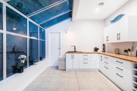 Photo of property in 22 Kowhai Street, Eastbourne, Lower Hutt, 5013