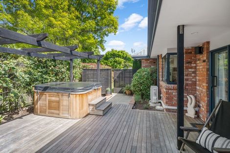 Photo of property in 9 Inglewood Place, Avonhead, Christchurch, 8042