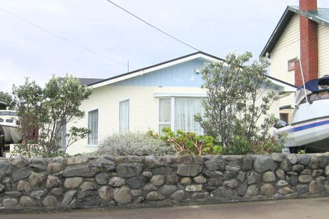 Photo of property in 96 Apu Crescent, Lyall Bay, Wellington, 6022