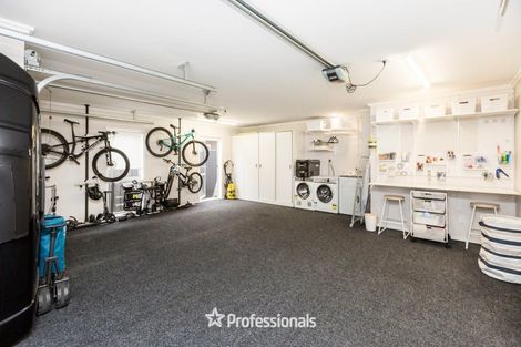 Photo of property in 2 Chalfont Road, Silverstream, Upper Hutt, 5019