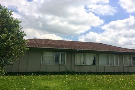 Photo of property in 1 Hill Crescent, Papakura, 2110