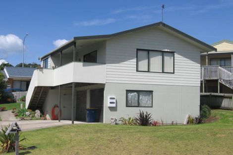 Photo of property in 357a Glenfield Road, Glenfield, Auckland, 0629