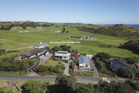 Photo of property in 11 Ripiro Drive, Baylys Beach, Dargaville, 0377