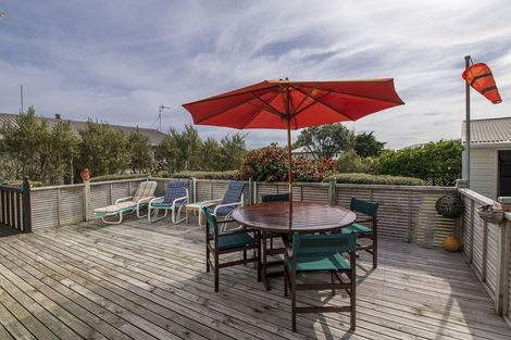 Photo of property in 2 Sand Dune Grove, Waikawa Beach, Levin, 5573
