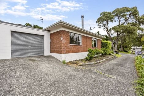 Photo of property in 2/9 Paruru Avenue, Northcote, Auckland, 0627