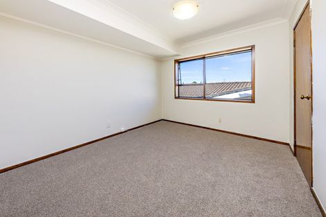 Photo of property in 16 Voltaire Court, Botany Downs, Auckland, 2010