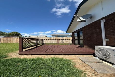 Photo of property in 2/6 Trimdon Street, Randwick Park, Auckland, 2105