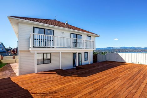 Photo of property in 6 Tamahine Street, Maupuia, Wellington, 6022