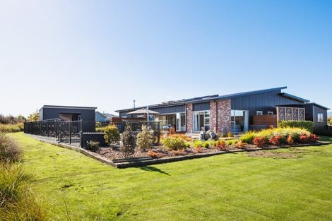 Photo of property in 9 Paterson Lane, Kelvin Grove, Palmerston North, 4470