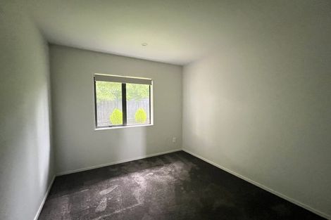 Photo of property in 8a Blythe Place, Glendene, Auckland, 0602