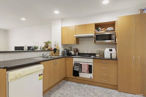 Photo of property in 9/3 Kelvin Grove, Te Aro, Wellington, 6011