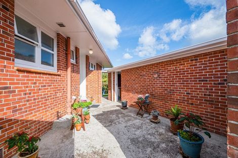 Photo of property in 8a Ava Avenue, Titirangi, Auckland, 0604