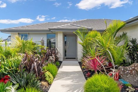 Photo of property in 104 Kaurinui Crescent, One Tree Point, 0118