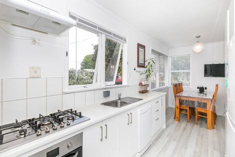 Photo of property in 104 Collins Road, Melville, Hamilton, 3206