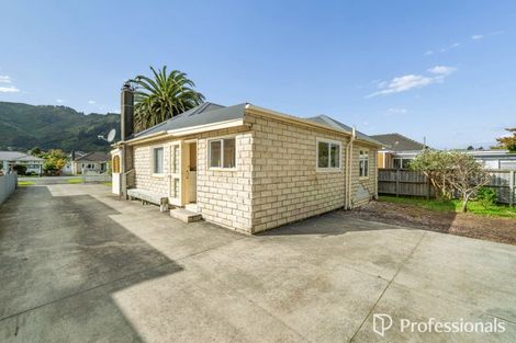 Photo of property in 33 Wellington Road, Wainuiomata, Lower Hutt, 5014