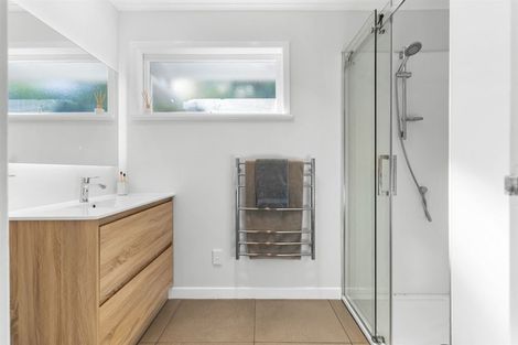 Photo of property in 19 Mcclintock Road, Massey, Auckland, 0614