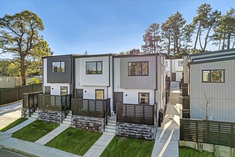 Photo of property in 2/60 Kemp Road, Massey, Auckland, 0614