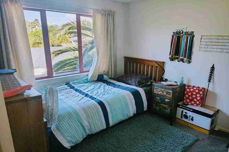 Photo of property in 72 Heathcote Road, Castor Bay, Auckland, 0620