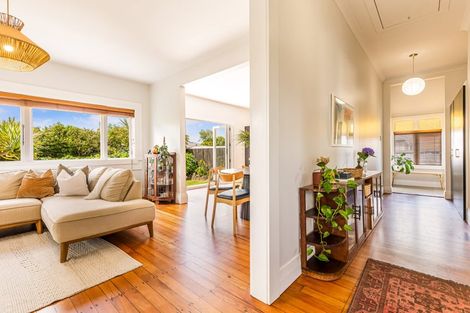 Photo of property in 5 Kotuku Street, Te Atatu Peninsula, Auckland, 0610