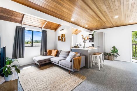 Photo of property in 19 Matai Road, Stanmore Bay, Whangaparaoa, 0932