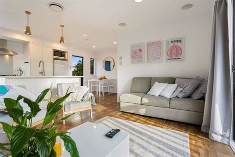 Photo of property in 5 Lowell Place, Massey, Auckland, 0614