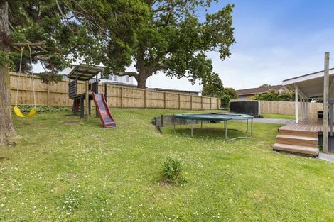 Photo of property in 18 Penton Road, Stanmore Bay, Whangaparaoa, 0932