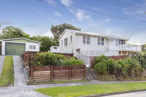 Photo of property in 2 Rakihau Place, Titahi Bay, Porirua, 5022