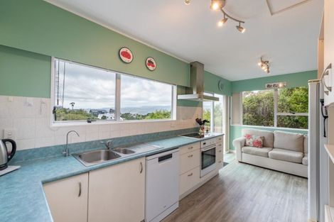 Photo of property in 5 Ardal Grove, Tirohanga, Lower Hutt, 5010