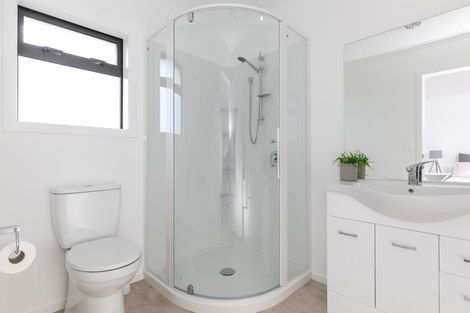 Photo of property in 8 Bosun Place, Te Atatu Peninsula, Auckland, 0610