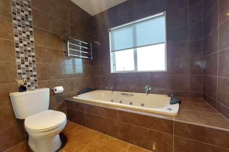 Photo of property in 21 Hornbill Drive, Fairview Heights, Auckland, 0632