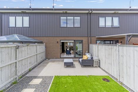 Photo of property in 15 Orona Place, Takanini, 2112