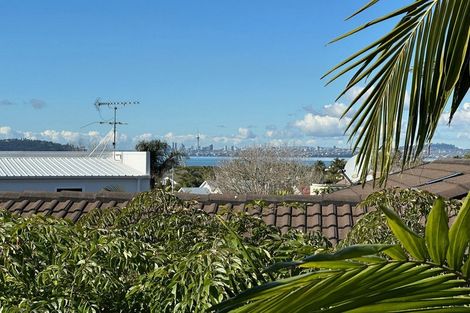 Photo of property in 2/10 Javelin Place, West Harbour, Auckland, 0618