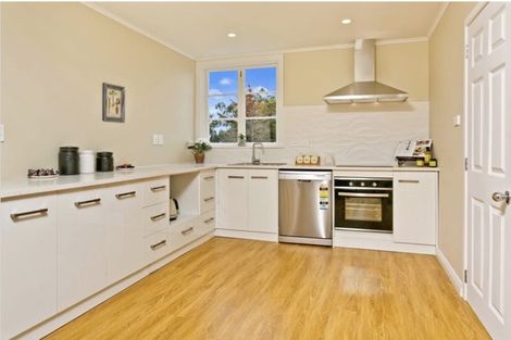 Photo of property in 187 Browns Bay Road, Browns Bay, Auckland, 0630