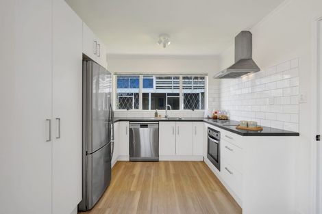 Photo of property in 51 Cumberland Street, Merrilands, New Plymouth, 4312