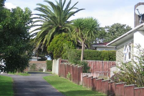 Photo of property in 2/8 Taioma Crescent, Te Atatu Peninsula, Auckland, 0610