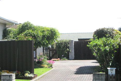 Photo of property in 35 Chipping Lane, Redwood, Christchurch, 8051