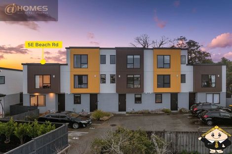 Photo of property in 5e Beach Road, Te Atatu Peninsula, Auckland, 0610