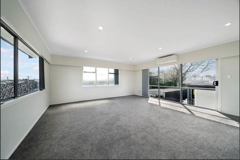 Photo of property in 17 Kohinoor Avenue, Mangere, Auckland, 2022