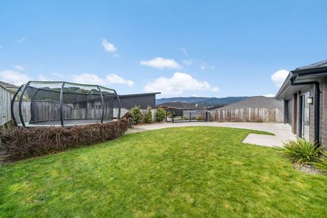Photo of property in 107 Riverstone Drive, Riverstone Terraces, Upper Hutt, 5018
