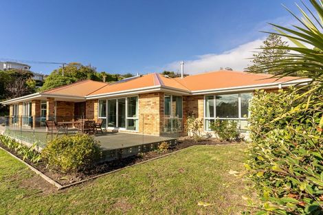 Photo of property in 18 Saint Andrews Hill Road, Mount Pleasant, Christchurch, 8081