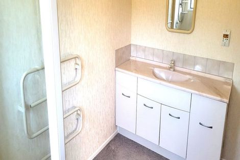 Photo of property in 17 Awanui Drive, Waikanae, 5036