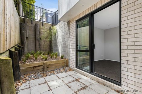 Photo of property in 38 Tokai Place, Glen Eden, 0602