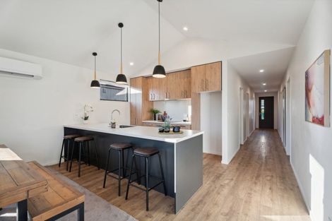 Photo of property in 5 Matakanui Lane, Wanaka, 9305